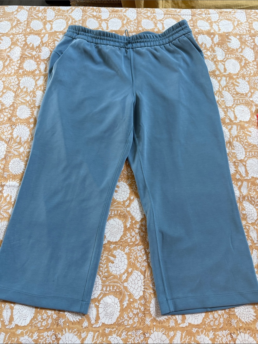 Lululemon 14 Blue Wide-Leg Elastic Waist Pants softstreme cropped